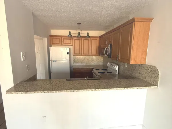 $2,200 | 8075 Northwest 7th Street, Unit 402, Miami, FL 33126