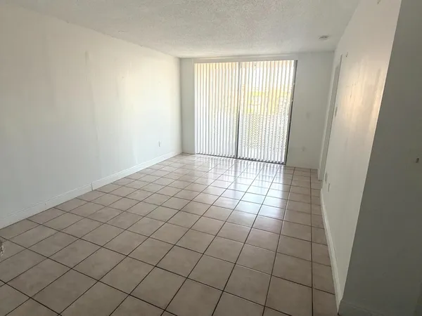 $2,200 | 8075 Northwest 7th Street, Unit 402, Miami, FL 33126