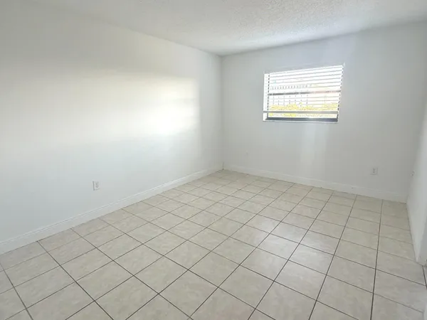 $2,200 | 8075 Northwest 7th Street, Unit 402, Miami, FL 33126