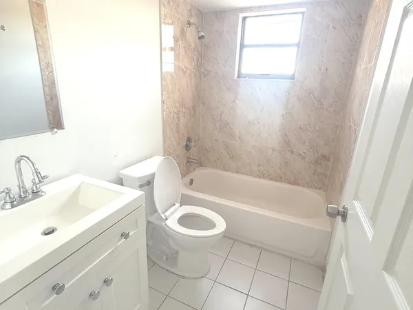 $2,200 | 8075 Northwest 7th Street, Unit 402, Miami, FL 33126