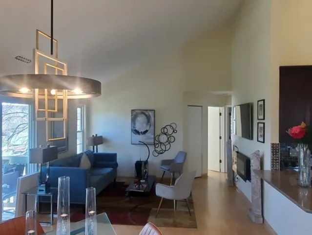 $2,600 | 213 Old Oak Drive, Unit 213, Buffalo Grove, IL 60089