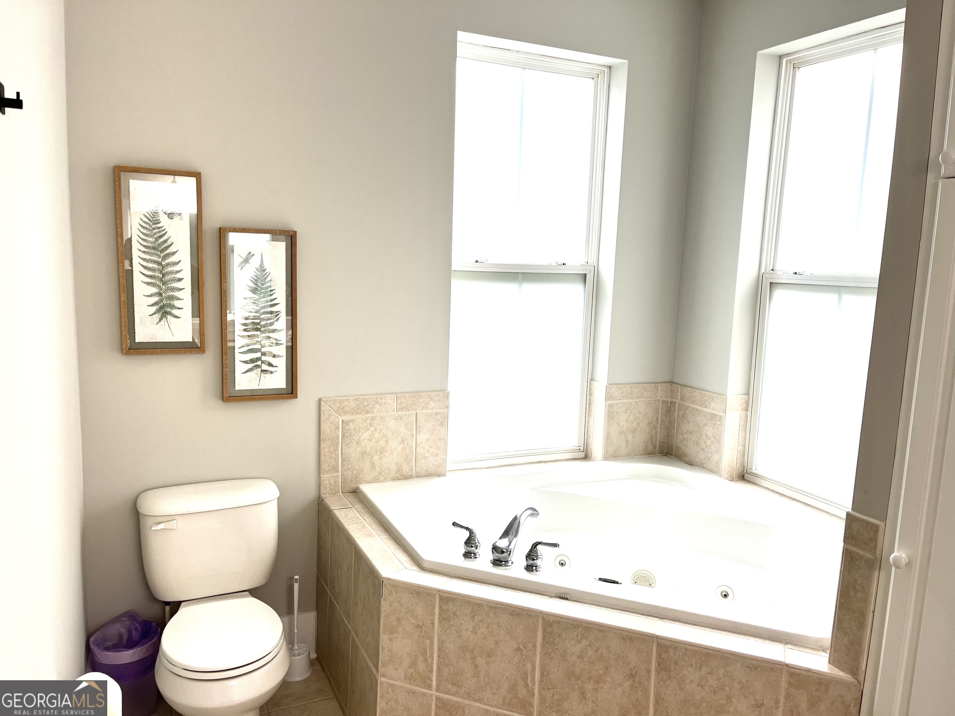 122 Shady Brook Circle, Unit 100 St. Simons, GA 31522 - Photo 17 of 39 a white bath tub sitting next to a toilet