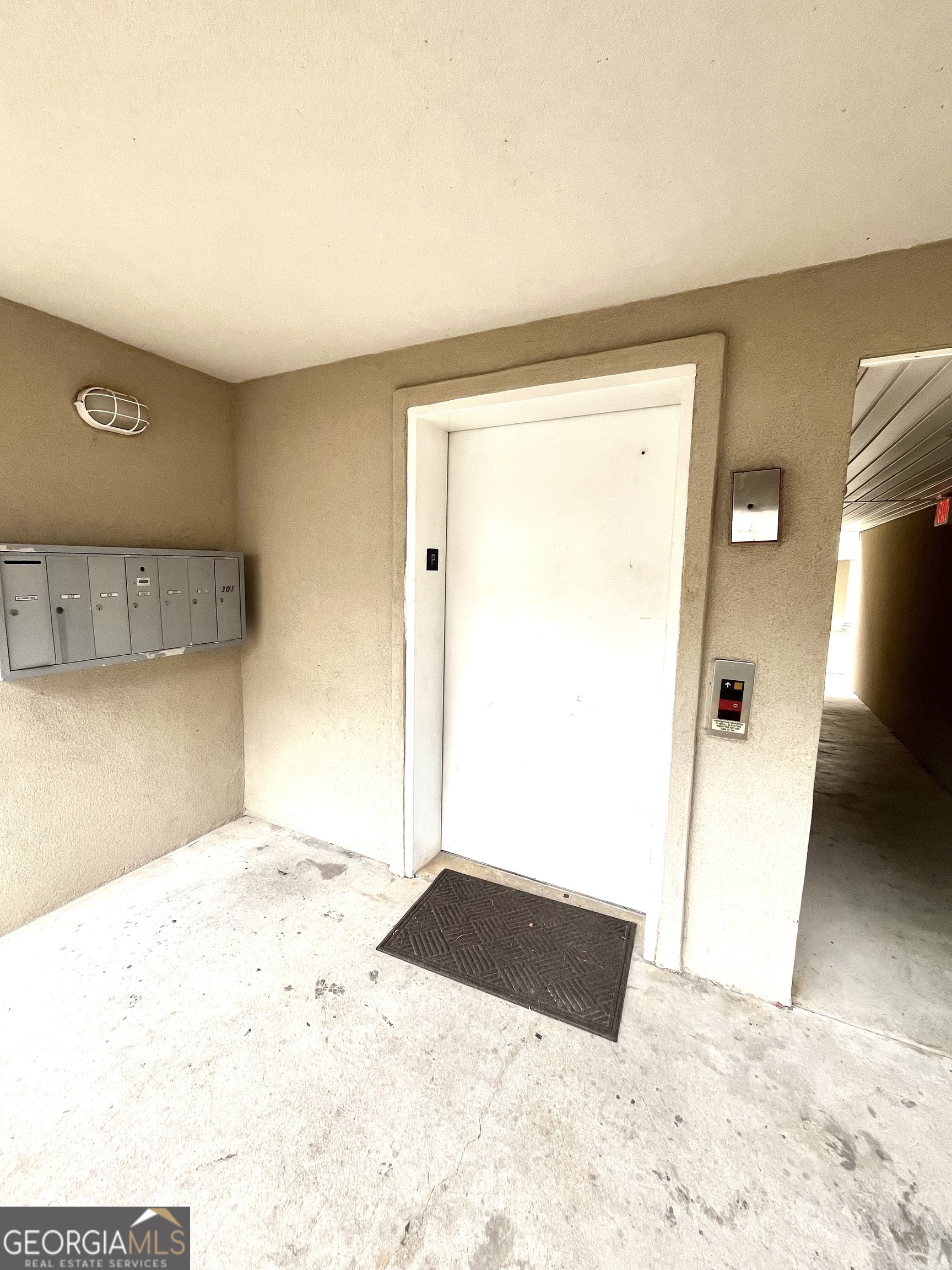 122 Shady Brook Circle, Unit 100 St. Simons, GA 31522 - Photo 37 of 39 a view of an empty room