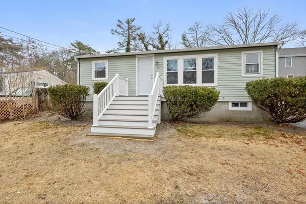 $425,000 | 99 Lake Avenue, Wareham, MA 02538