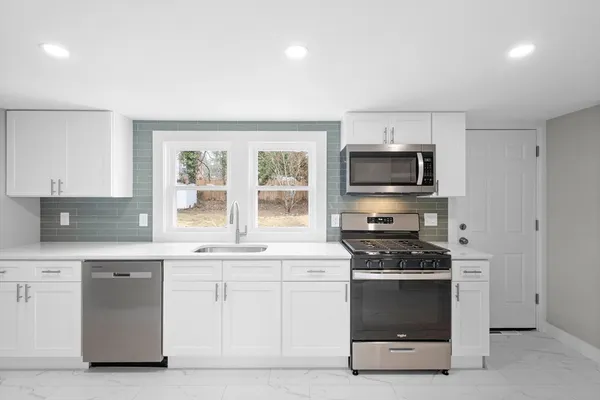 $425,000 | 99 Lake Avenue, Wareham, MA 02538