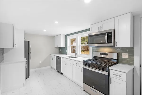 $425,000 | 99 Lake Avenue, Wareham, MA 02538