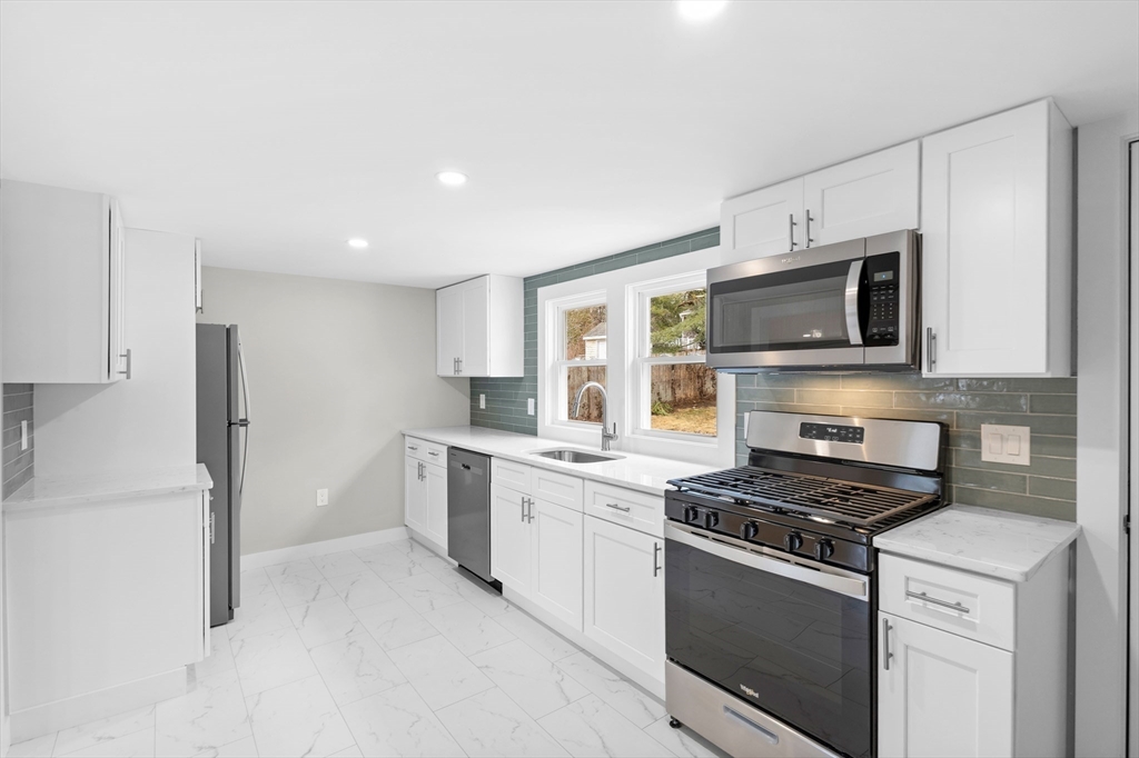 99 Lake Avenue Wareham, MA 02538 - Photo 4 of 26