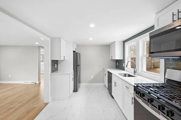 $425,000 | 99 Lake Avenue, Wareham, MA 02538