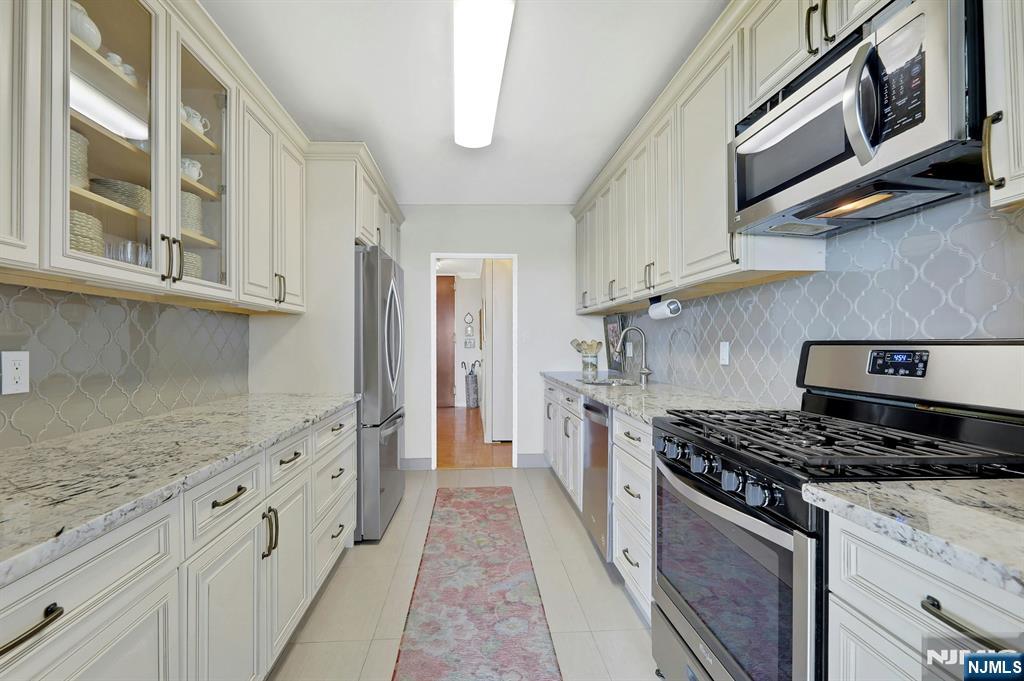 6 Horizon Road, Unit 2207 Fort Lee, NJ 07024 - Photo 21 of 42