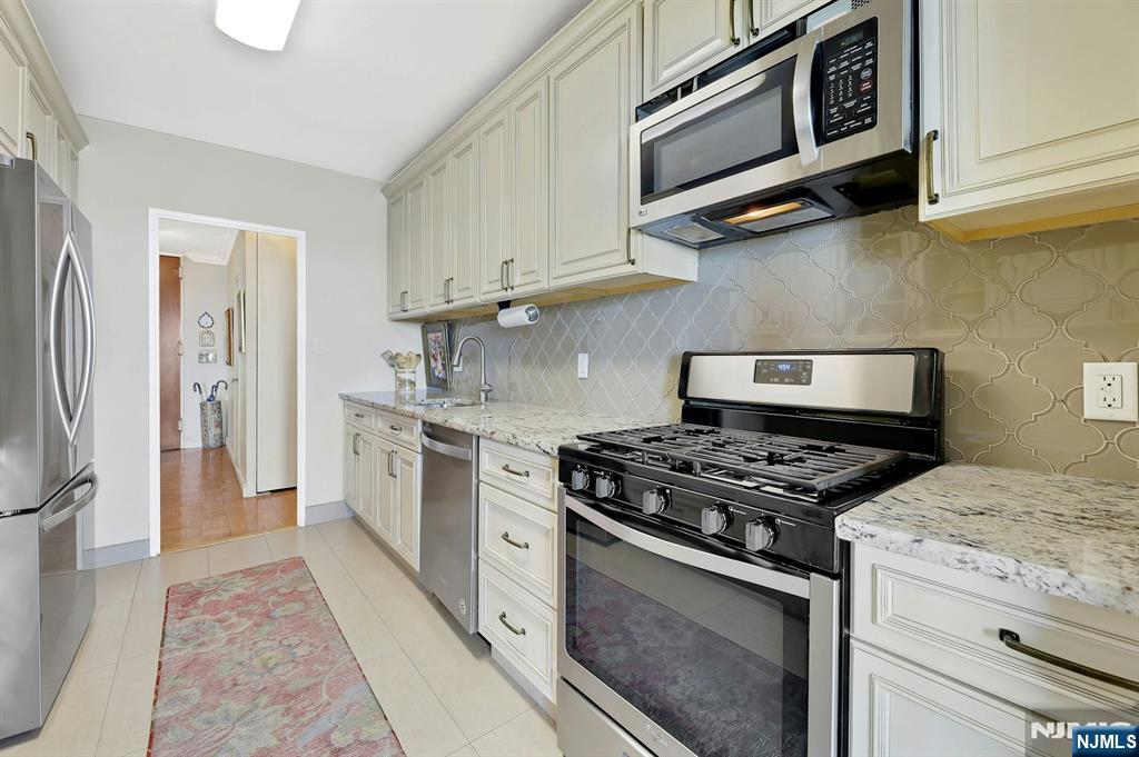 6 Horizon Road, Unit 2207 Fort Lee, NJ 07024 - Photo 22 of 42