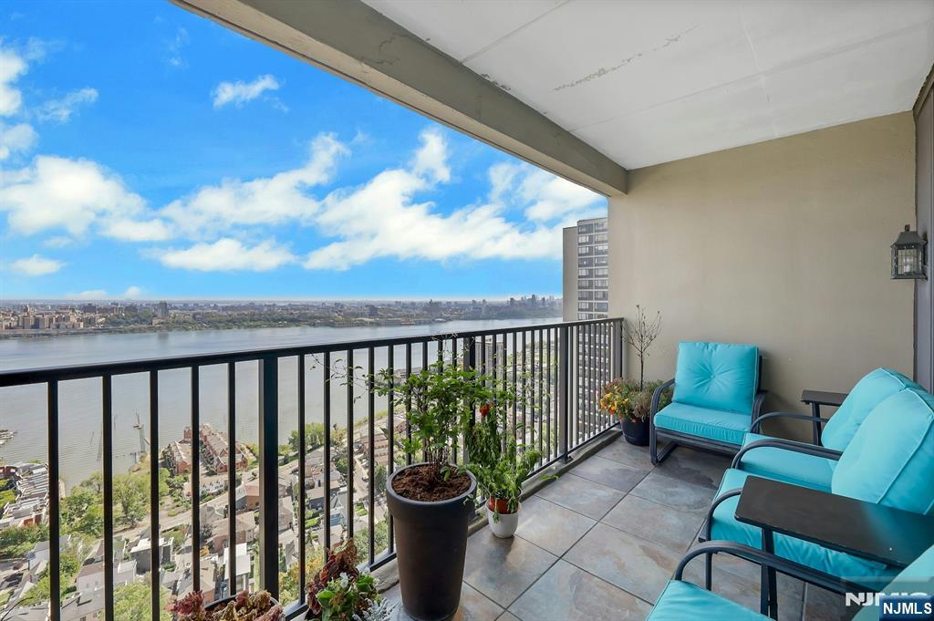 6 Horizon Road, Unit 2207 Fort Lee, NJ 07024 - Photo 7 of 42