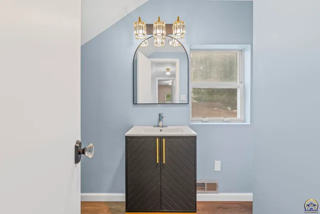 $184,900 | 1934 Northwest Polk Street, Topeka, KS 66608