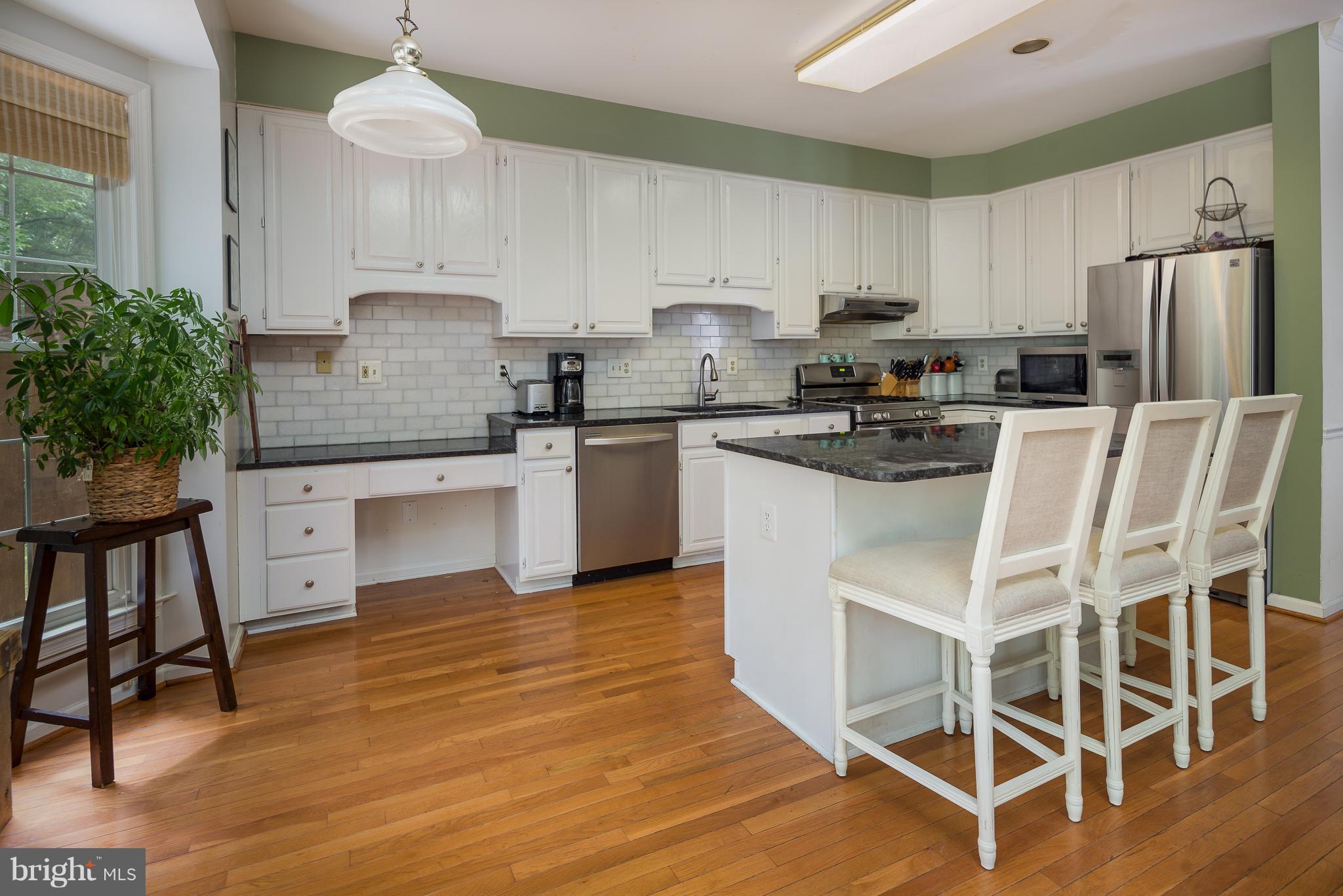 11284 Fairwind Way Reston, VA 20190 - Photo 6 of 29 Kitchen
