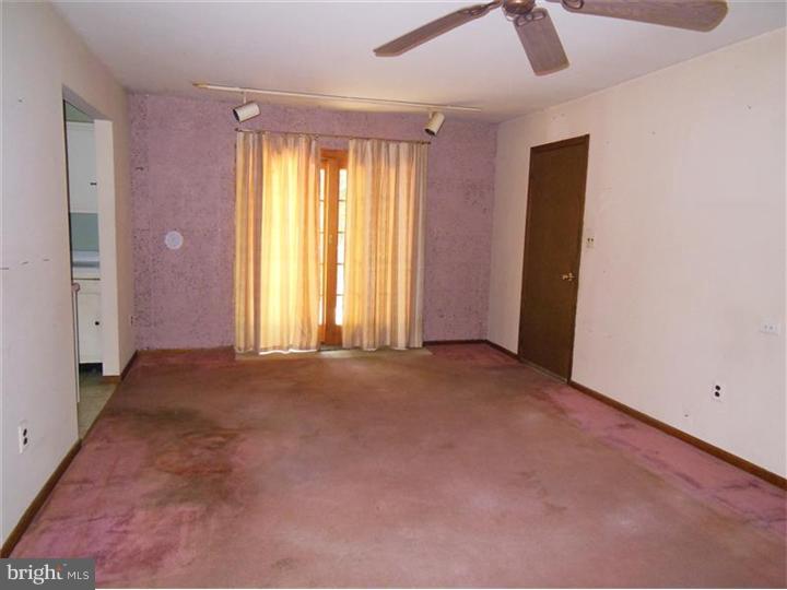 332 Indian Mills Road Shamong, NJ 08088 - Photo 12 of 25 Family Room
