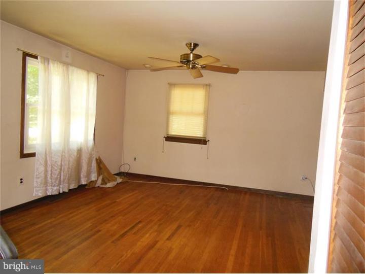 332 Indian Mills Road Shamong, NJ 08088 - Photo 4 of 25 Living Room