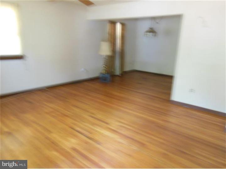 332 Indian Mills Road Shamong, NJ 08088 - Photo 5 of 25 Living Room