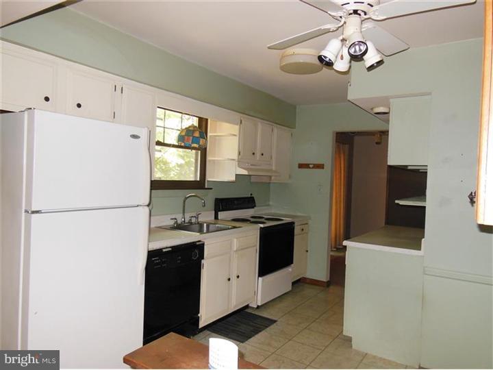 332 Indian Mills Road Shamong, NJ 08088 - Photo 6 of 25 Kitchen