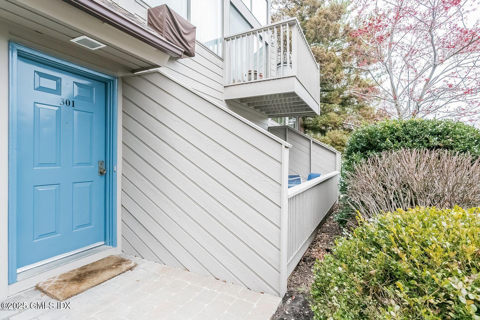 1465 East Putnam Avenue, Unit 301 Riverside, CT 06878 - Photo 2 of 17 Photo 2