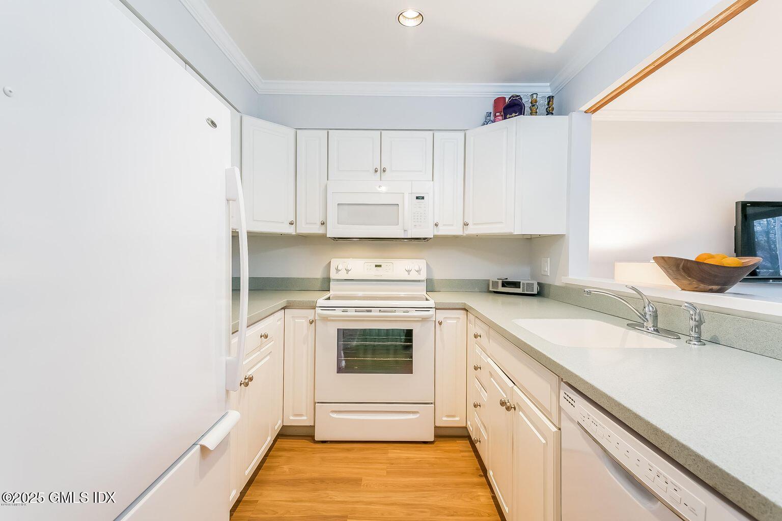 1465 East Putnam Avenue, Unit 301 Riverside, CT 06878 - Photo 10 of 17 Photo 10