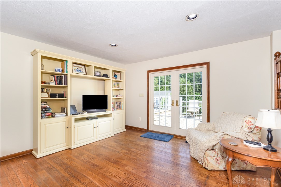 8648 Compton Road Waynesville, OH 45068 - Photo 10 of 39 Gallery Image 10