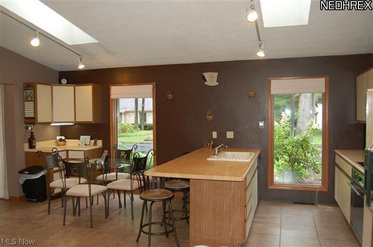 1260 Boardman-Canfield Road, Unit J27 Youngstown, OH 44512 - Photo 7 of 9 Open tiled kitchen with skylights