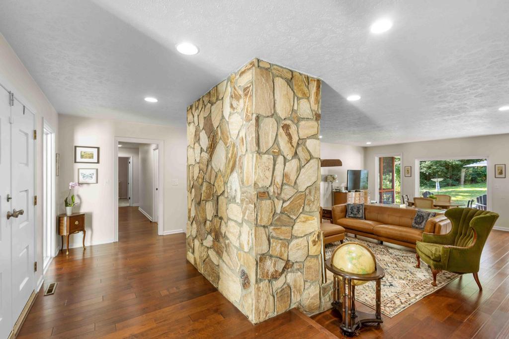 115 Englewood Road Aiken, SC 29803 - Photo 3 of 41 Gallery Image 3