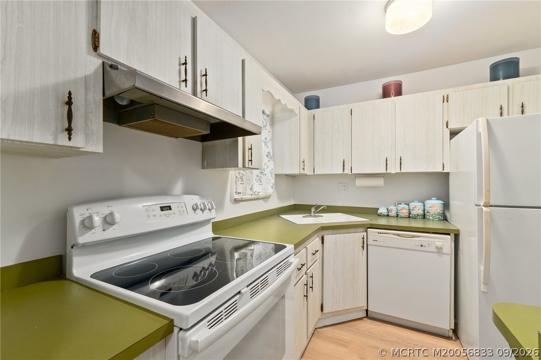 1931 Southwest Palm City Road, Unit 16D Stuart, FL 34994 - Photo 4 of 31 Gallery Image 4