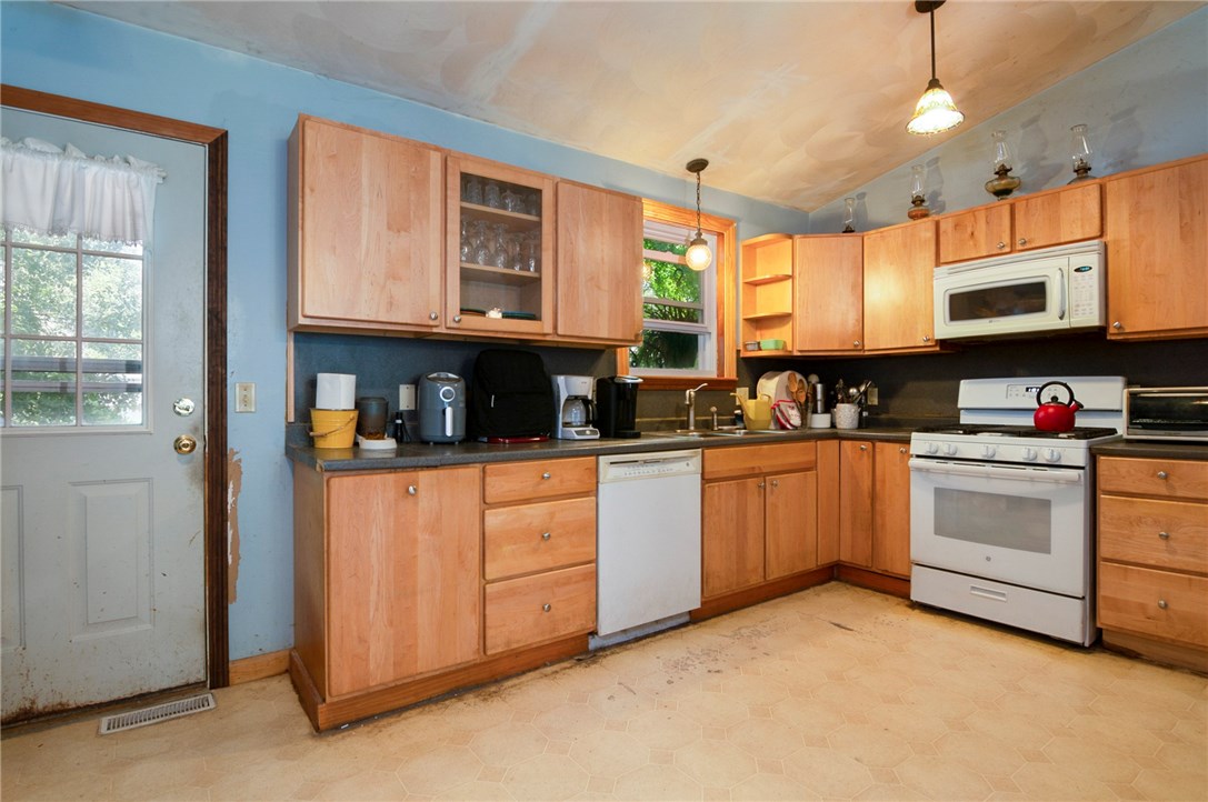 35 Beech Road Narragansett, RI 02882 - Photo 9 of 23