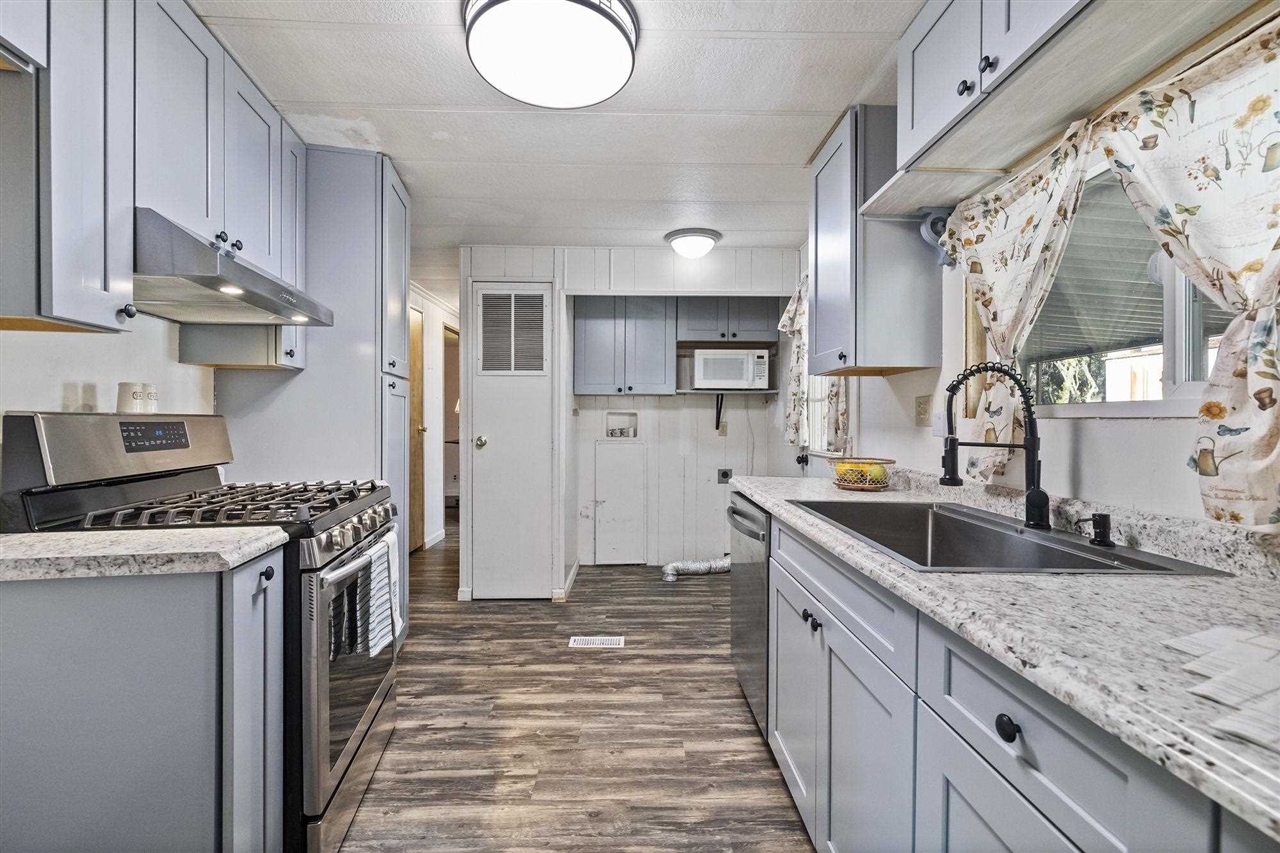 10956 Green Street, Unit 122 Columbia, CA 95310 - Photo 4 of 22 Kitchen featuring stainless steel appliances, sink, dark hardwood / wood-style floors, and gray cabinetry