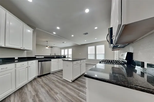 $2,400 | 9435 Edgeloch Drive, Spring, TX 77379