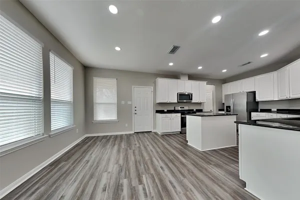 $2,400 | 9435 Edgeloch Drive, Spring, TX 77379