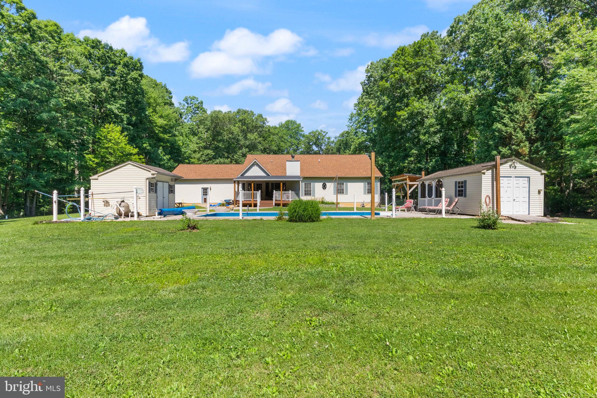 32 Hamilton Lane Elkton, MD 21921 - Photo 8 of 40 Charming home nestled in lush greenery.