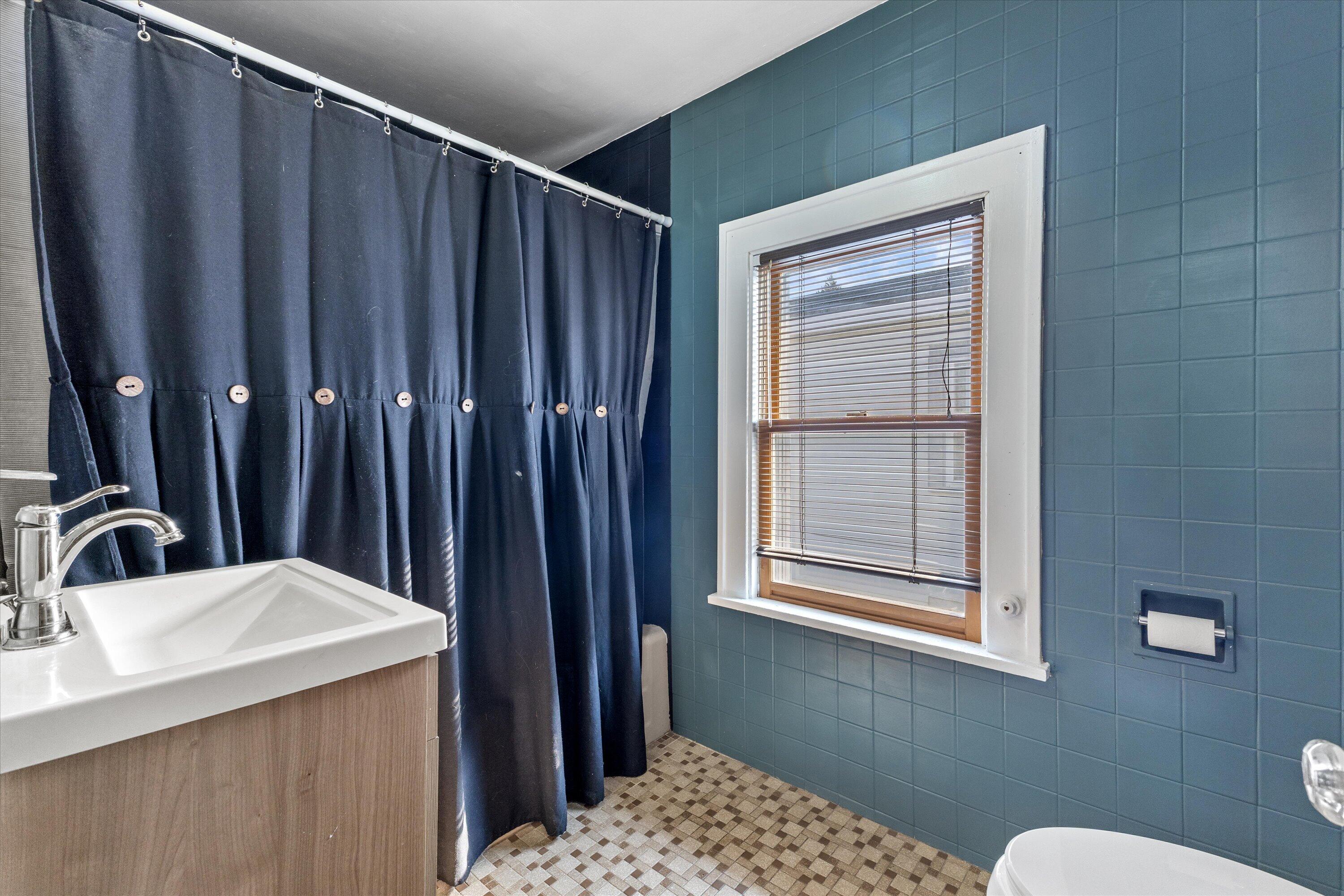 1106 Wolff Street Racine, WI 53402 - Photo 14 of 21 09-925A5460