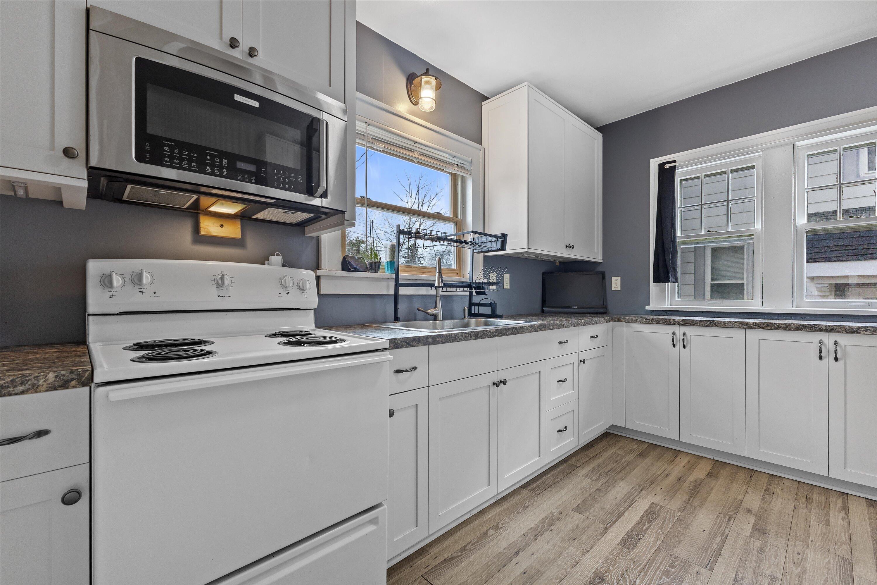 1106 Wolff Street Racine, WI 53402 - Photo 2 of 21 02-925A5412