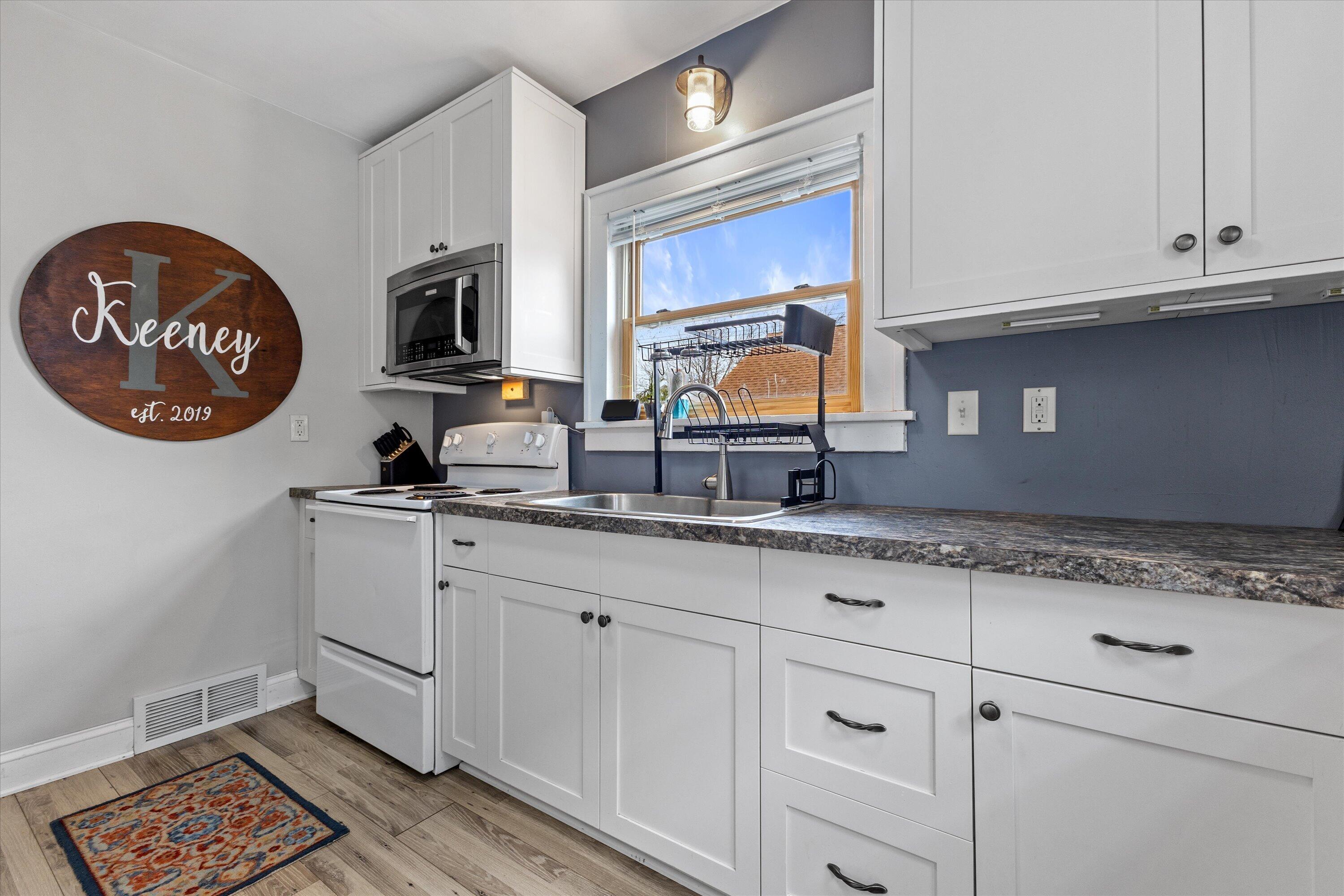 1106 Wolff Street Racine, WI 53402 - Photo 4 of 21 04-925A5424