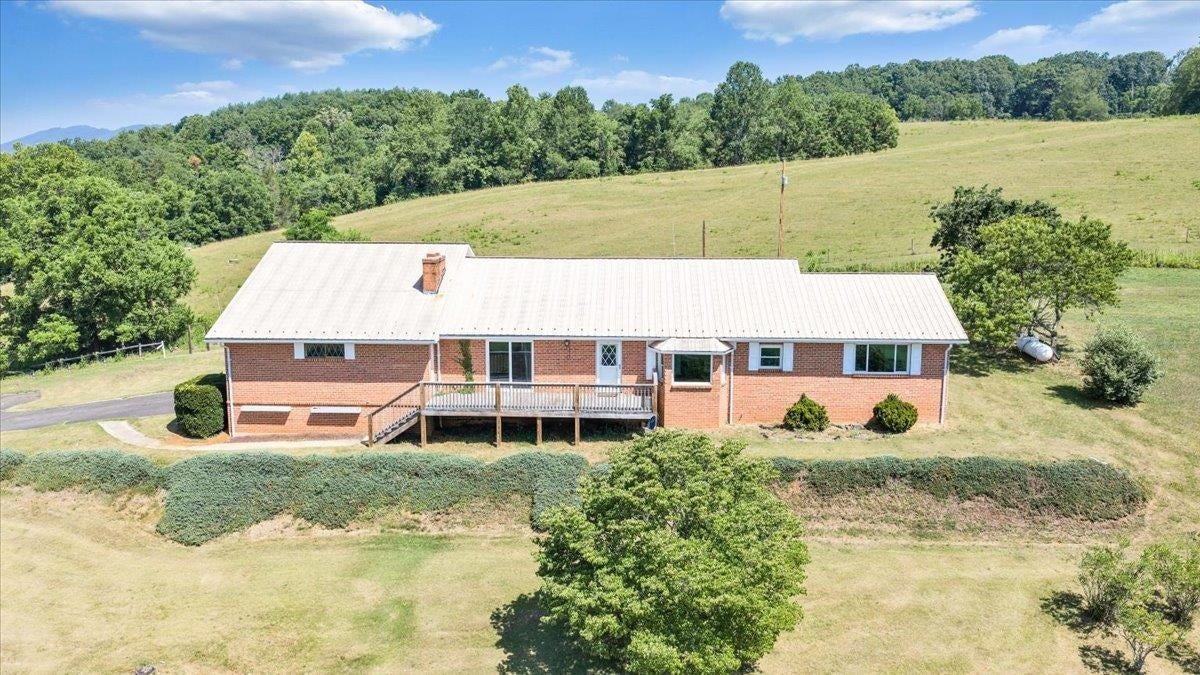 2162 Reed Creek Drive Draper, VA 24324 - Photo 42 of 67 Gallery Image 42
