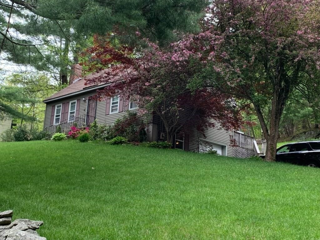 12 McIntyre Road North Oxford, MA 01537 - Photo 2 of 40 Gallery Image 2