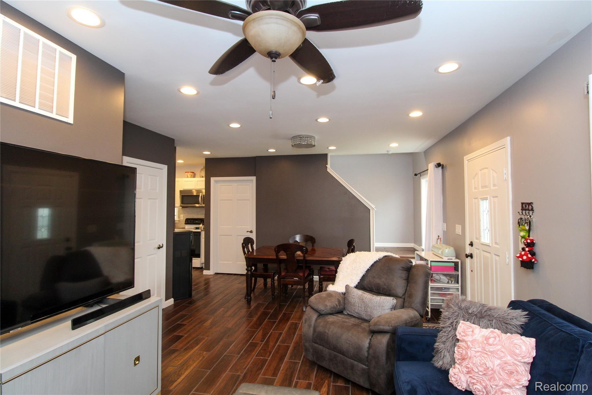 Living Room 2.jpg