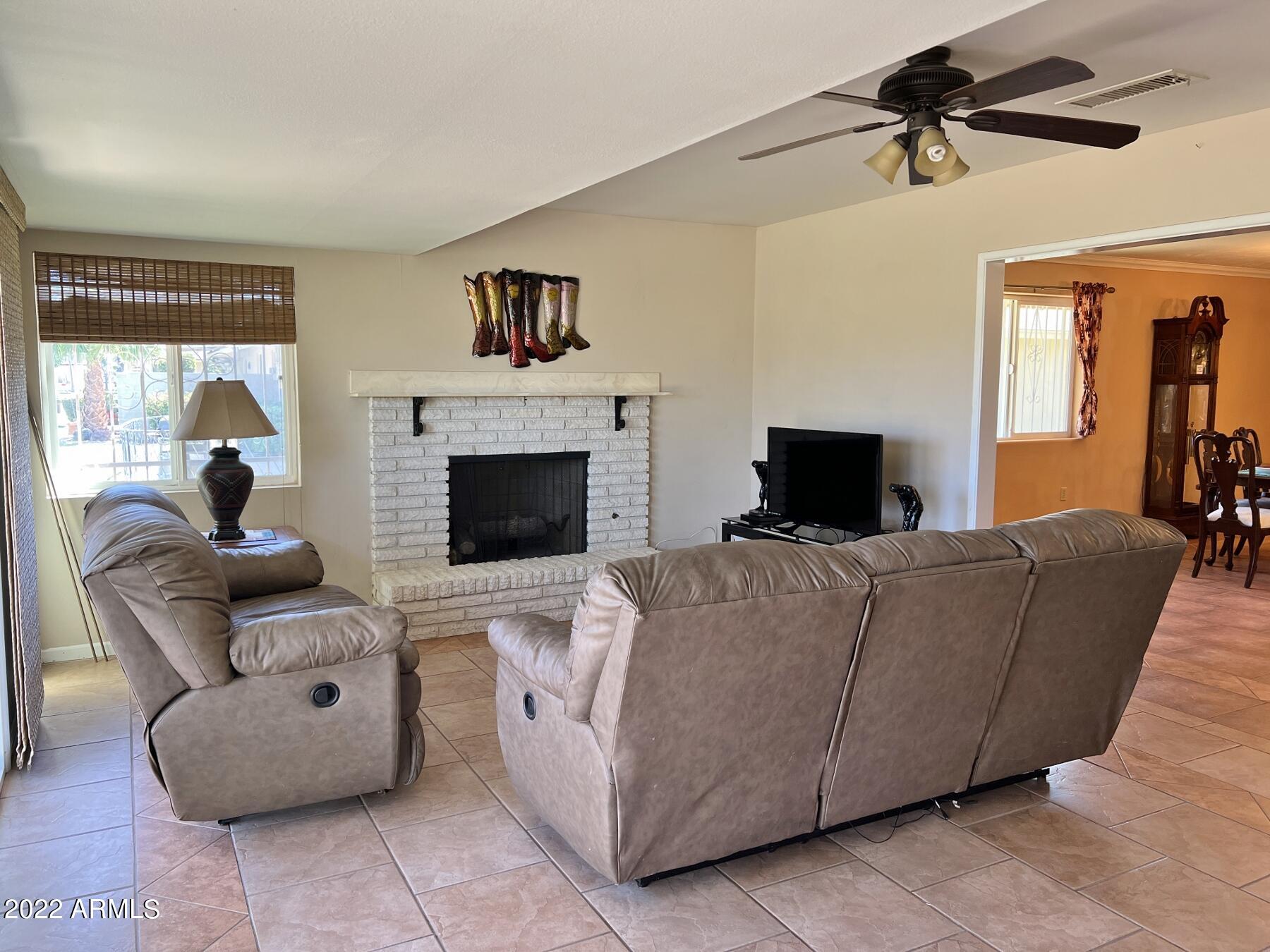 10740 West Hatcher Road Sun City, AZ 85351 - Photo 12 of 33 10740 W Hatcher (19)