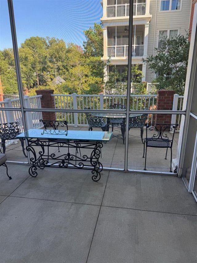 591 Lexington Road, Unit 201 Memphis, TN 38117 - Photo 7 of 11 a view of a chairs and table in patio