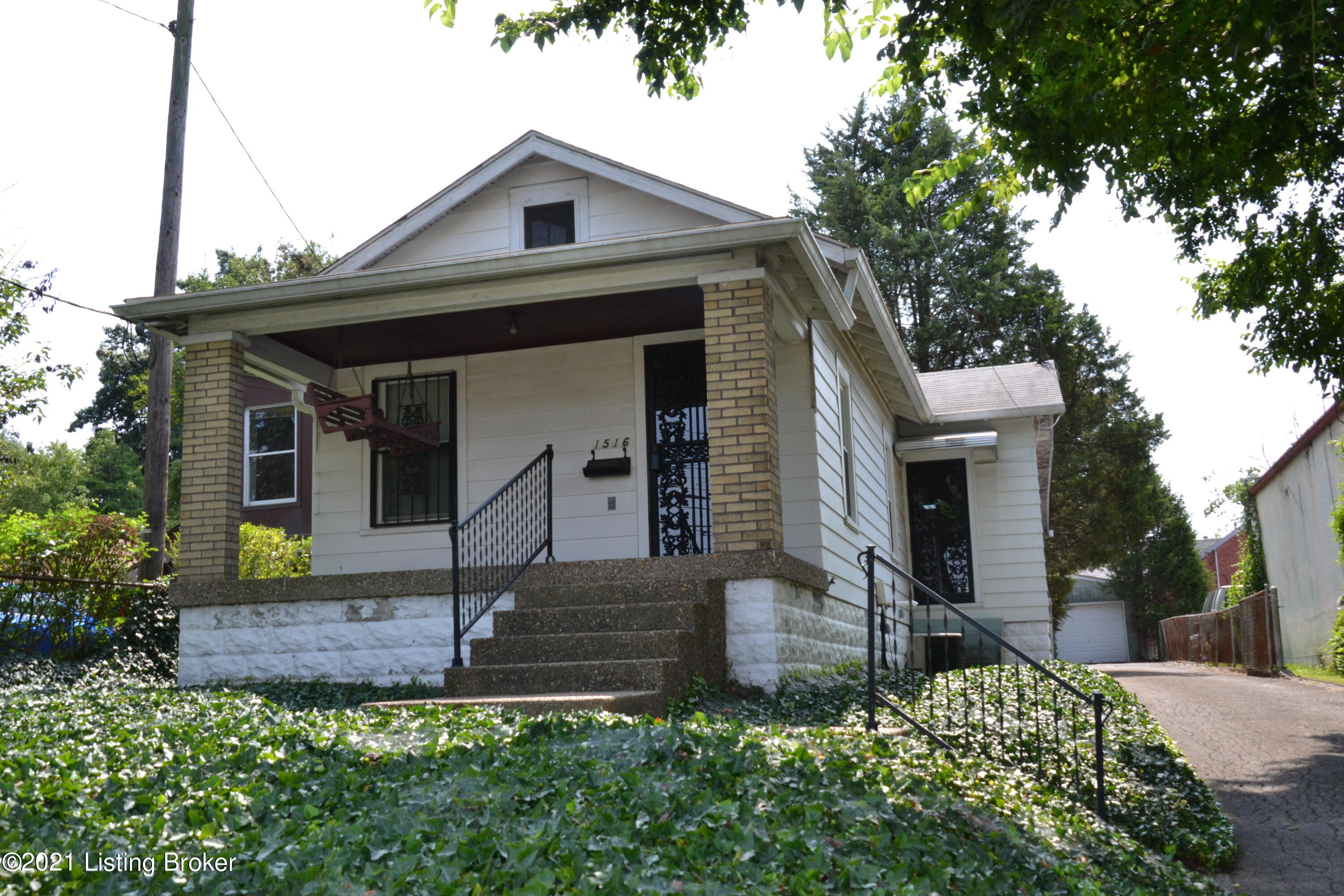 1516 Poplar Level Road Louisville, KY 40217 - Photo 4 of 36 DSC_0003