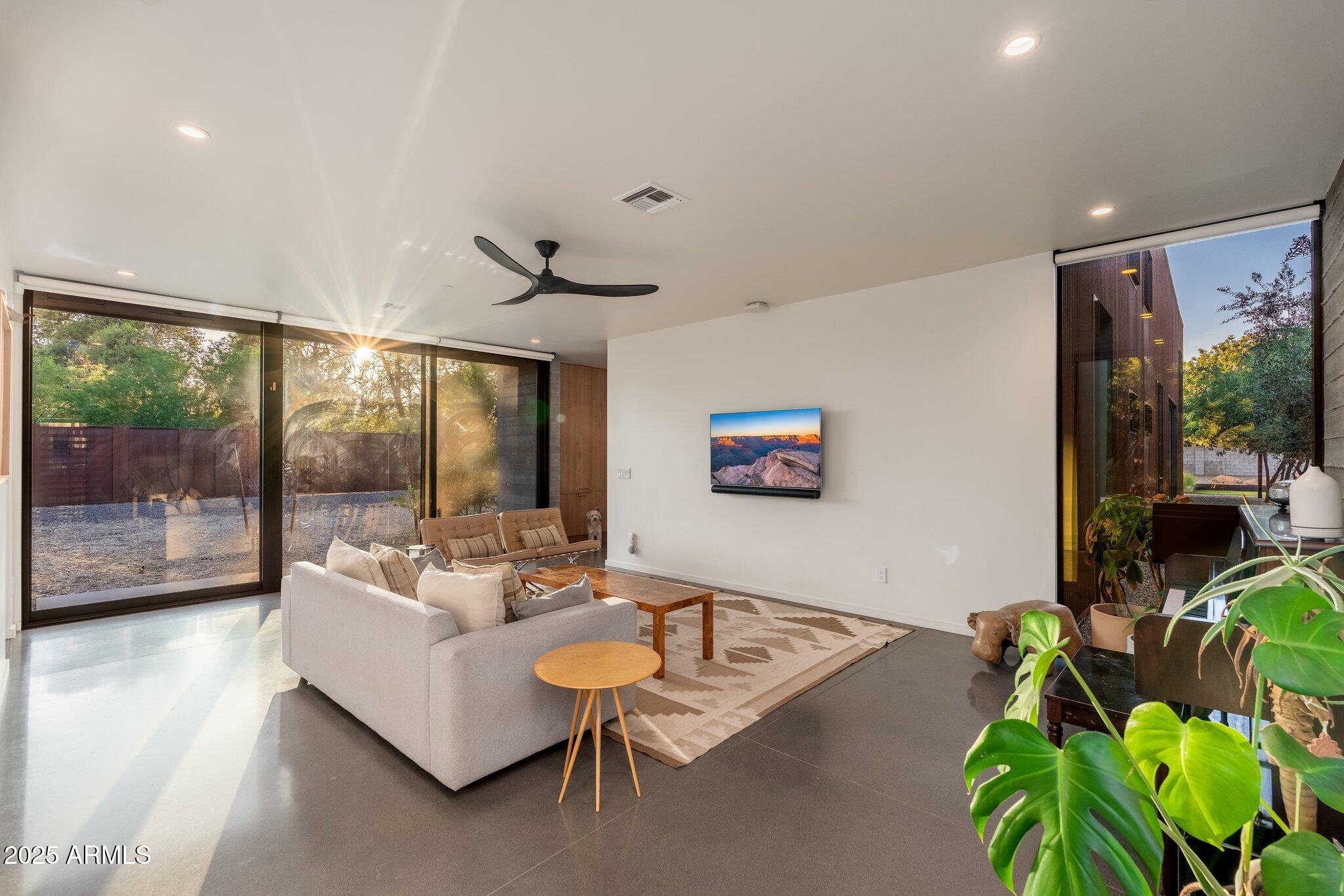 5301 North 23rd Street Phoenix, AZ 85016 - Photo 16 of 28 Family Lounging Space