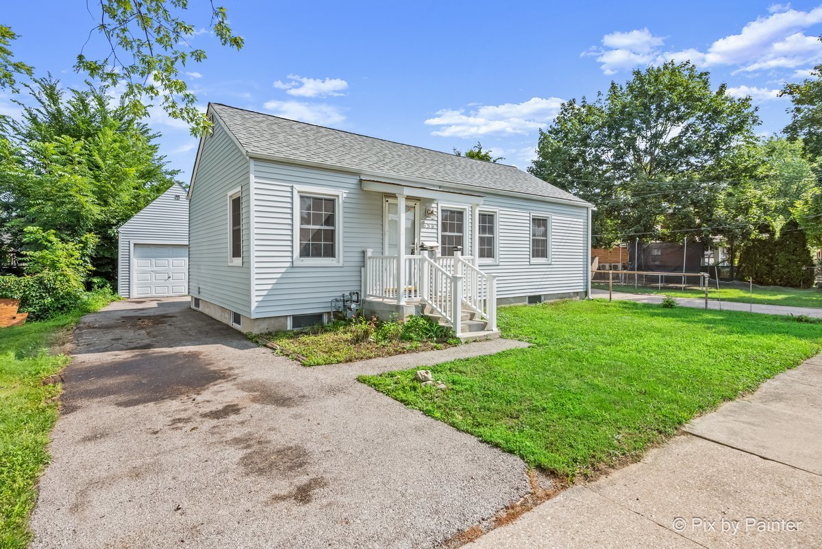 656 Ford Avenue Elgin, IL 60120 - Photo 2 of 18 a front view of house with yard and green space