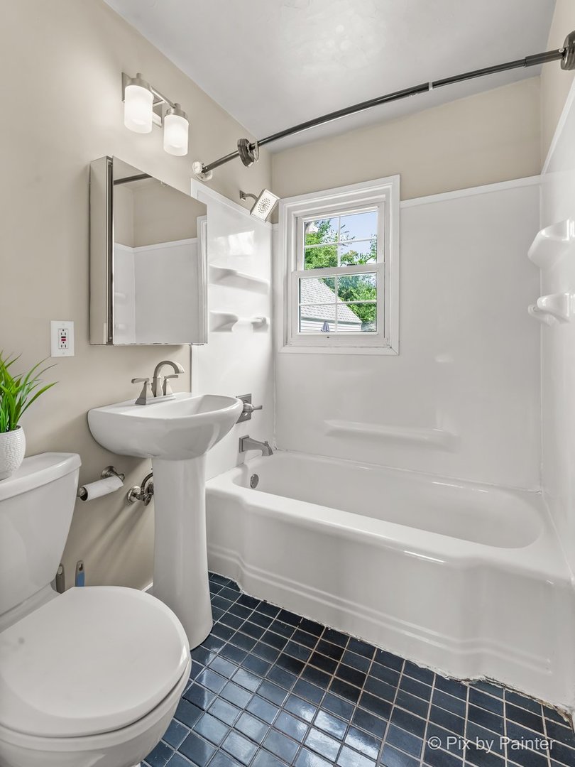 656 Ford Avenue Elgin, IL 60120 - Photo 9 of 18 a bathroom with a sink toilet and shower