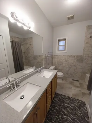 $2,100 | 4552 North Newland Avenue, Unit 1, Harwood Heights, IL 60706