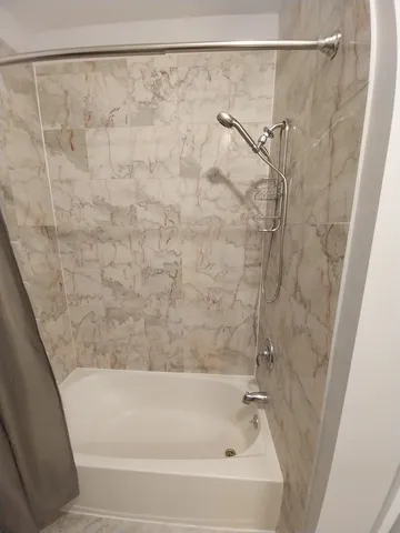 $2,100 | 4552 North Newland Avenue, Unit 1, Harwood Heights, IL 60706