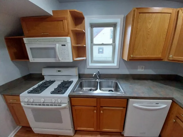 $2,100 | 4552 North Newland Avenue, Unit 1, Harwood Heights, IL 60706