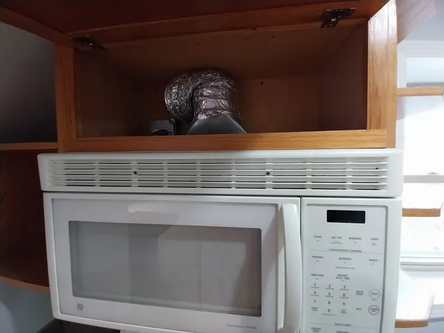 $2,100 | 4552 North Newland Avenue, Unit 1, Harwood Heights, IL 60706