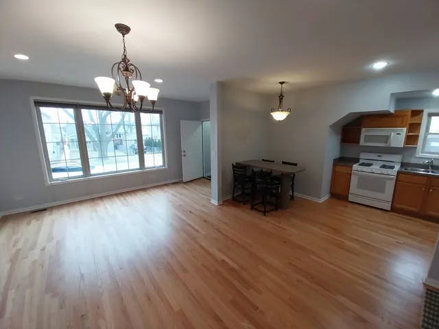 $2,100 | 4552 North Newland Avenue, Unit 1, Harwood Heights, IL 60706