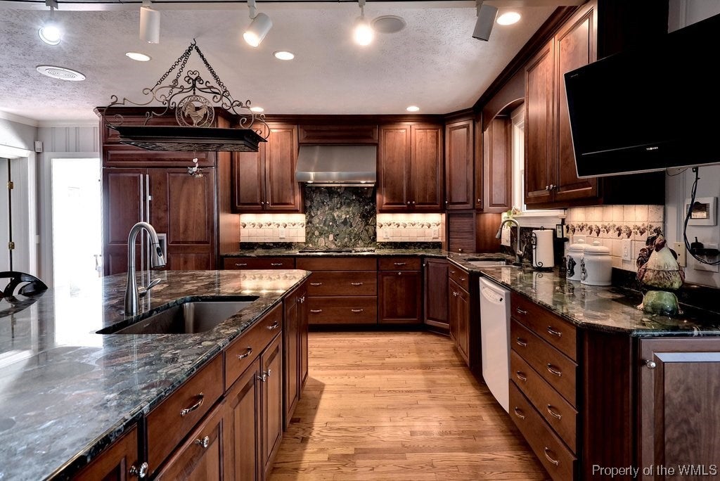1414 Mercer Road Gloucester Point, VA 23062 - Photo 13 of 37 Gallery Image 13